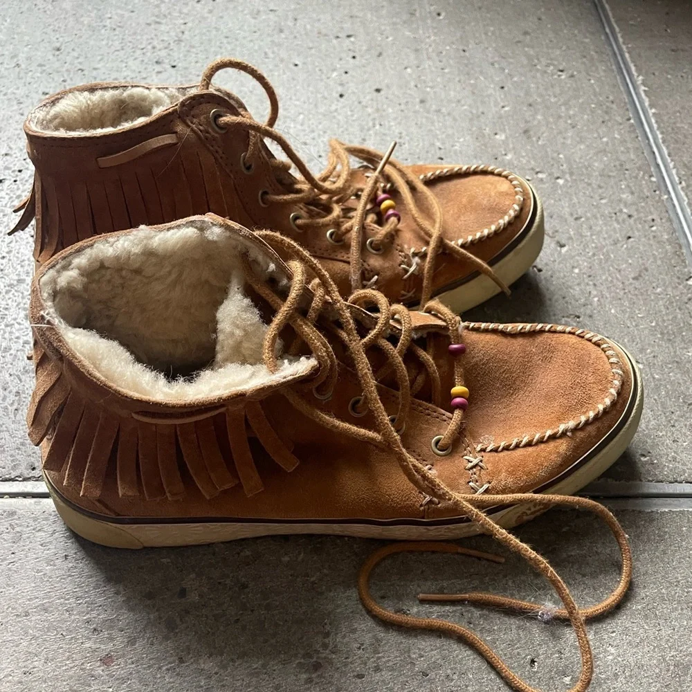 UGG Booties RARE - Picture 1 of 4